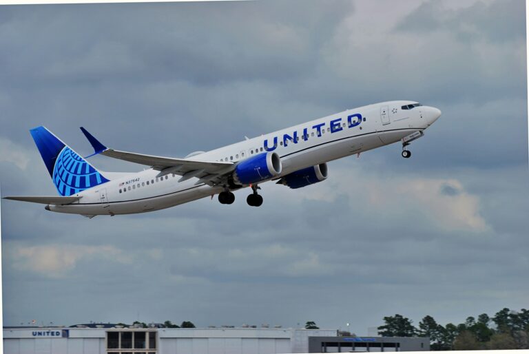 United Airlines airplane